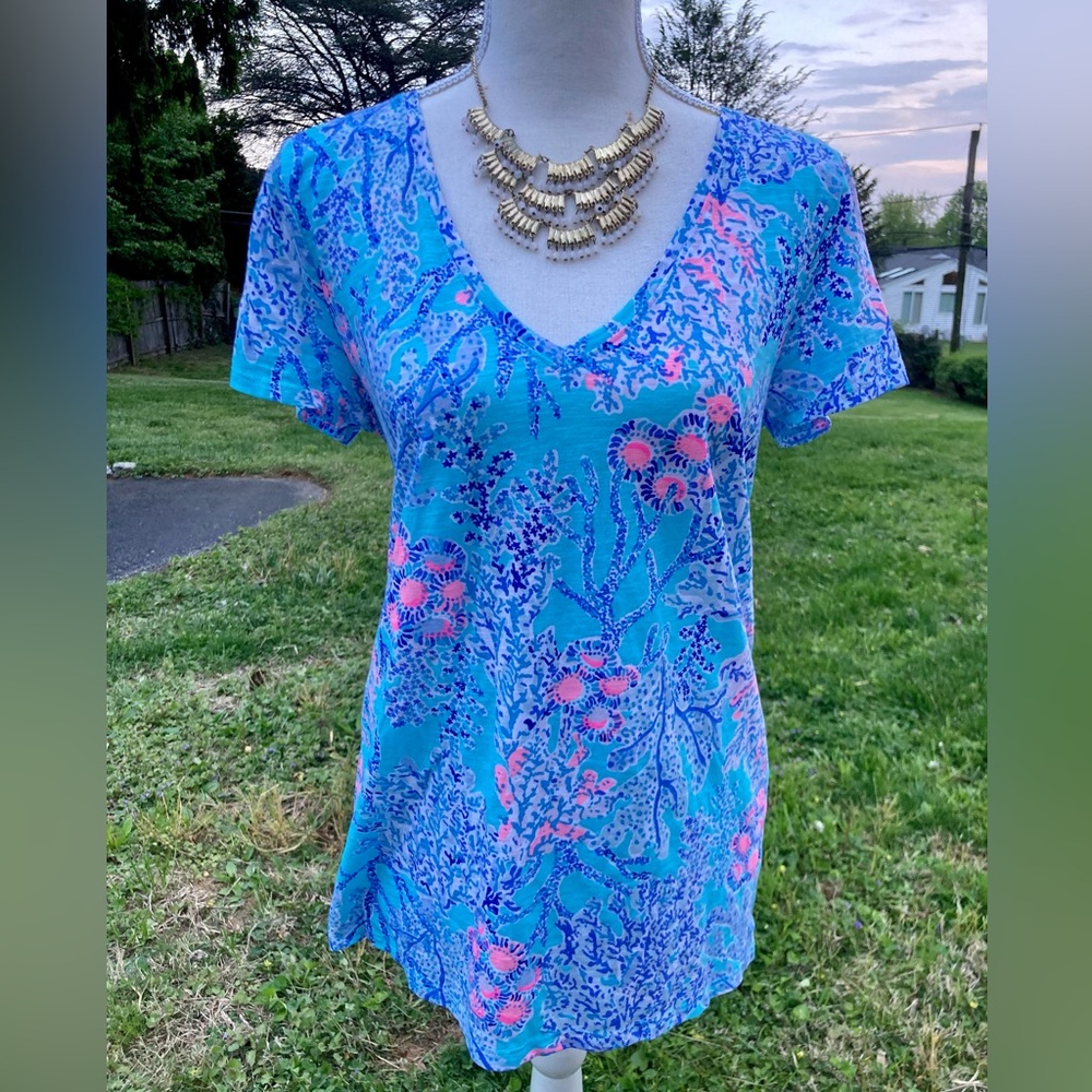🆕 NWT Lilly Pulitzer Blue Ibiza Now You Sea Me Etta V-Neck Resort Preppy Tee